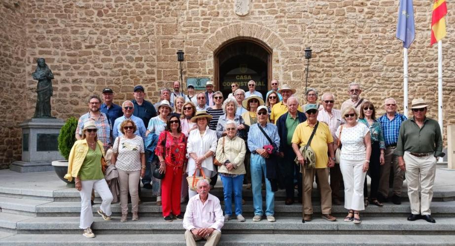 El grupo en la zona monumental de la localidad de Rota.