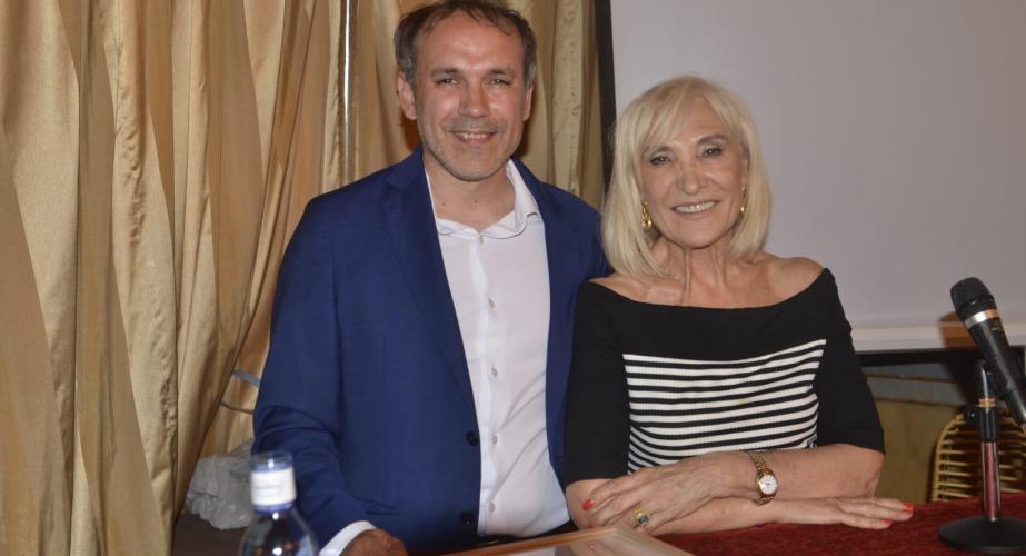 El escritor Luis Zueca con Susi Cigúela.