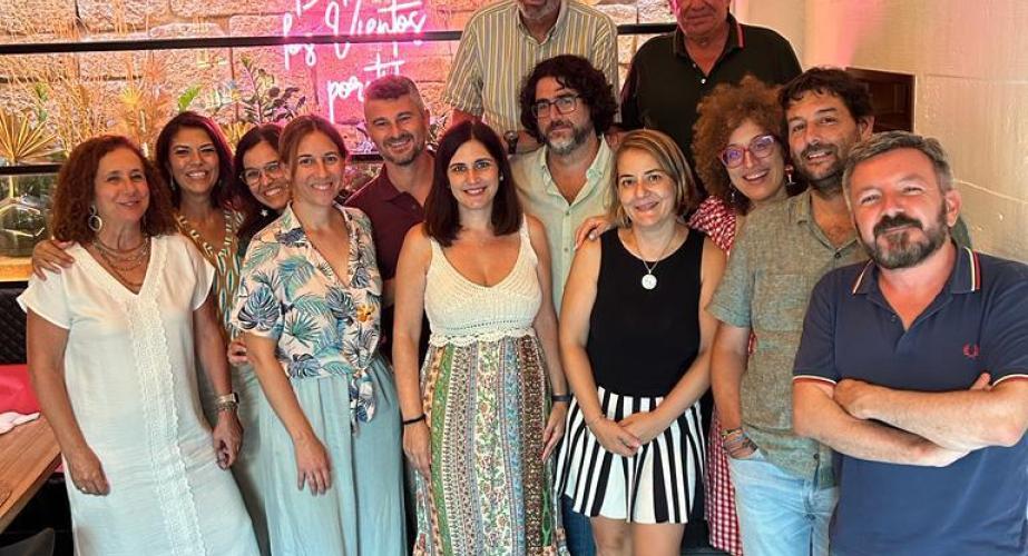La homenajeada Libertad Paloma con el grupo de compañeros durante la despedida.