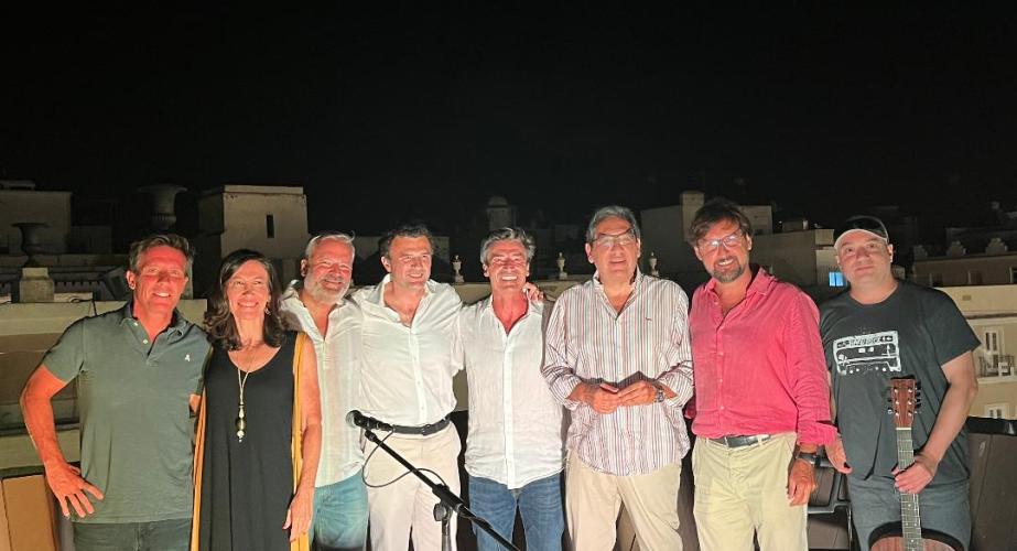  Quino y Maria José Linares, Carlos Catellví, el alcalde Bruno García, Federico Linares, Antonio Pulido, Manolo Navarro y Antonio Hidalgo.