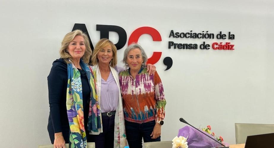María del Mar Ruiz, Cristina Ruiz y Carmen Morillo durante la presentación.