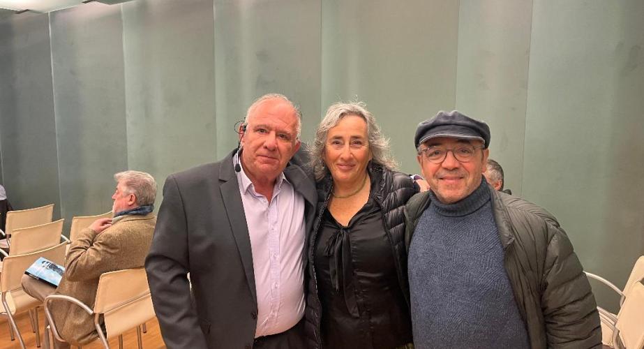 El escritor Oscar Lobato con Carmen Morillo y el fotógrafo Kiki Hernández.