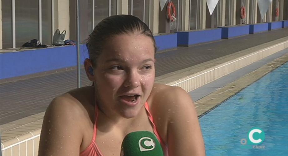 Aitana Estrada, nadadora del Club Natación Adaptada Gades