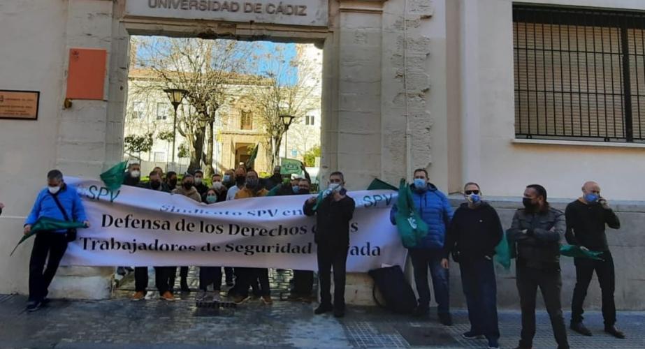 Los trabajadores han estado hasta dos meses sin cobrar ninguna prestación Los trabajadores han estado hasta dos meses sin cobrar ninguna prestación