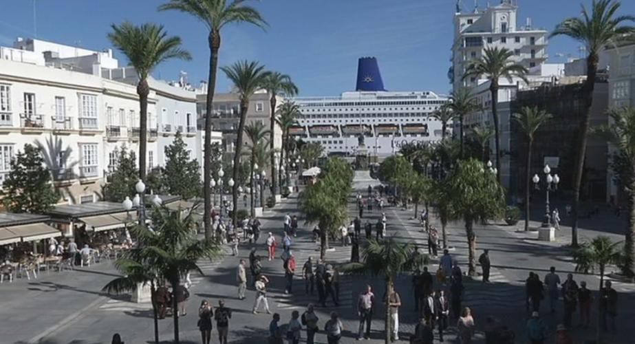 La plaza de San Juan de DIos, paso habitual de los cruceristas en sus rutas por Cádiz