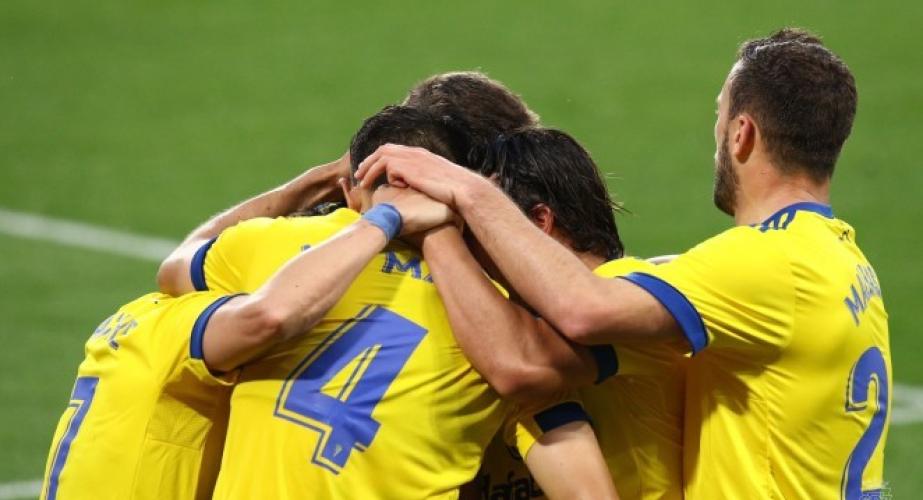 El Cádiz CF ha conseguido una importante victoria este domingo Los amarillos derrotaron al conjunto Ché por 2-1