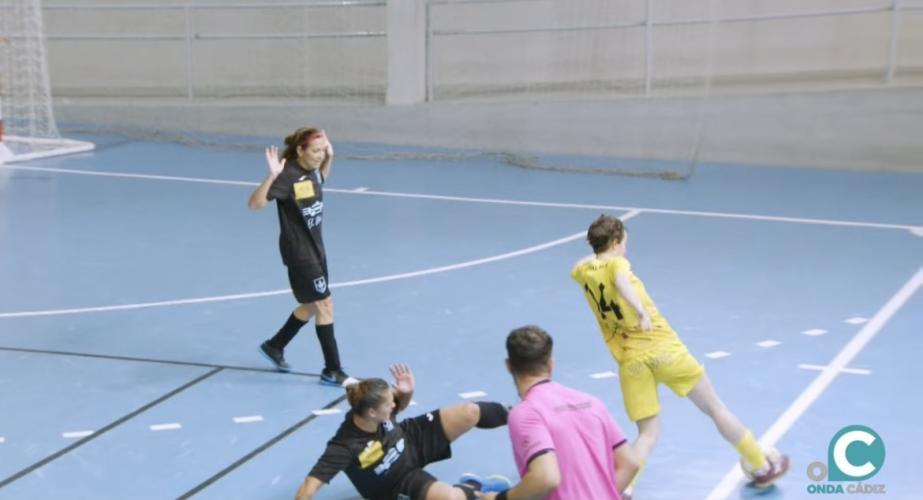 Acción protestada por el Cádiz FSF que originó el 3-3 Acción protestada por el Cádiz FSF que originó el 3-3