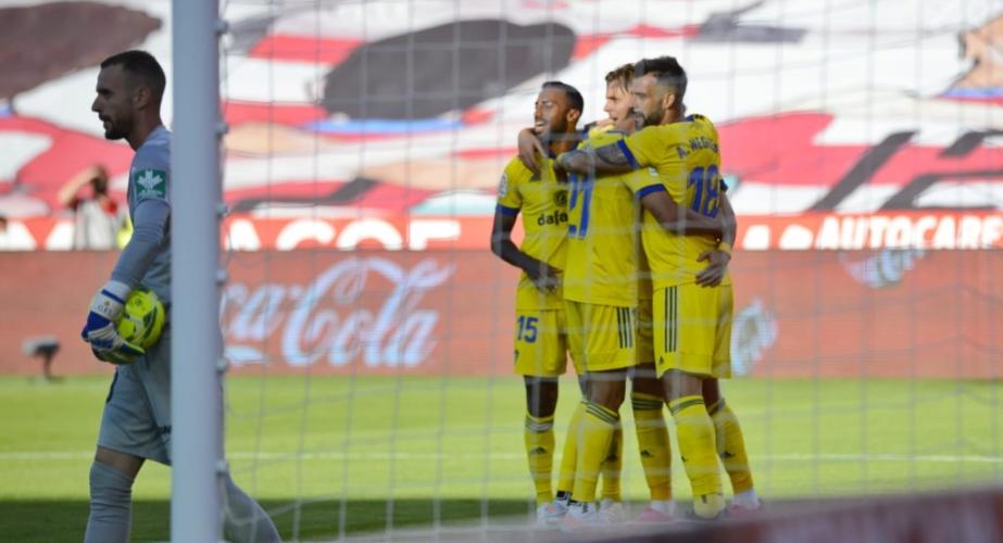 Un gol contra el Granada ha sido suficiente para consolidar al Cádiz CF en Primera