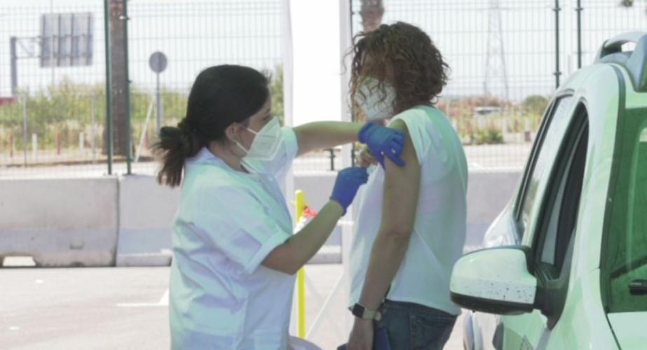 La Junta iniciará la vacunación de los menores de 55 la próxima semana y de los menores de 49 a mediados de junio