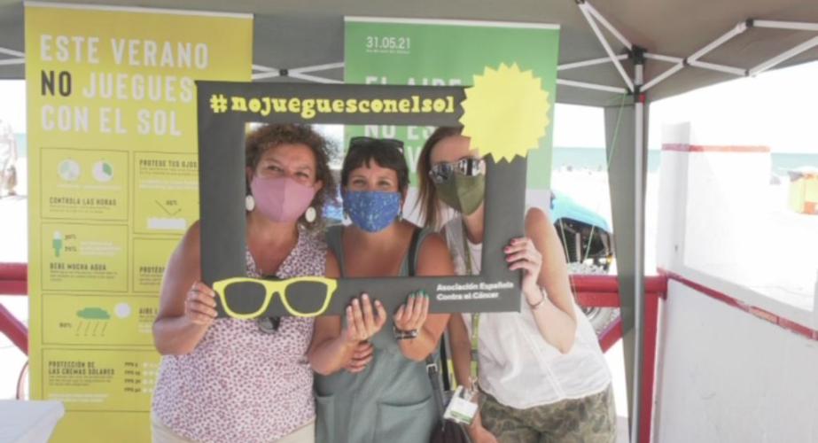 Ayuntamiento y AECC llevan a la playa campaña de concienciación contra el cáncer