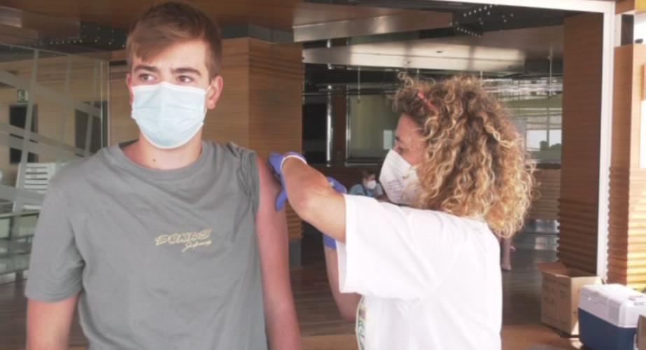Comienza en Cádiz la vacunación contra la COVID-19 de la población de entre 15 y 14 años