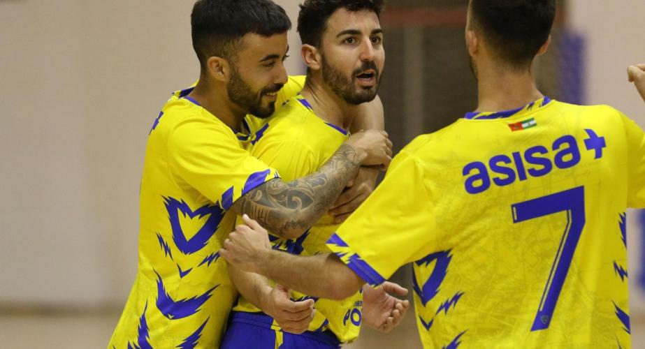 Mario Santiago celebra uno de los tantos (Foto: CádizCF Virgili) Mario Santiago celebra uno de los tantos (Foto: CádizCF Virgili)