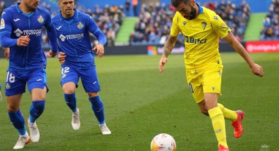 Los amarillos han salido derrotados del Coliseum El Cádiz CF no ha podido vencer al colista