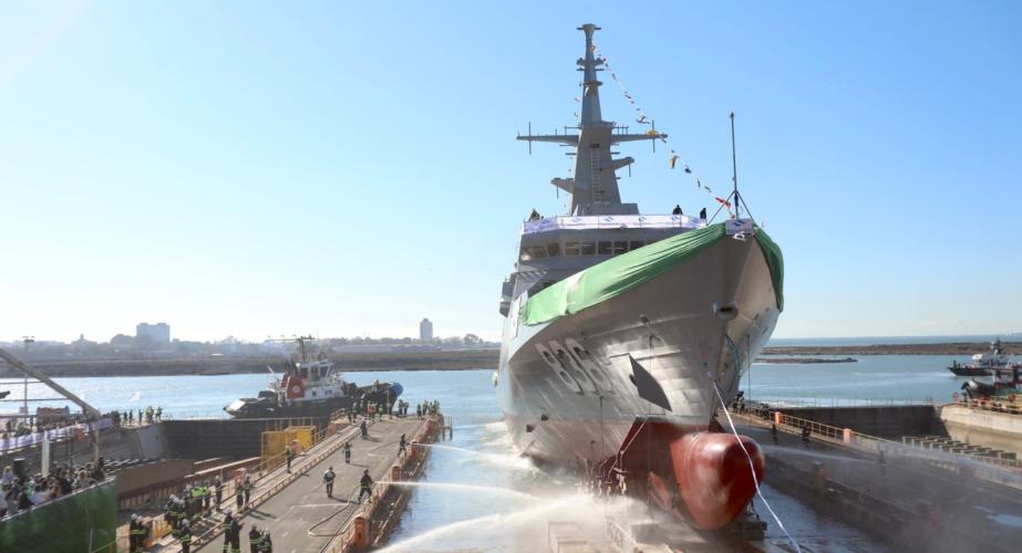 La embarcación se unió a las cuatro fragatas puestas a flote con anterioridad que se encuentran amarradas en el caño de la Carraca. Navantia pone a flote la quinta de las fragatas saudíes.