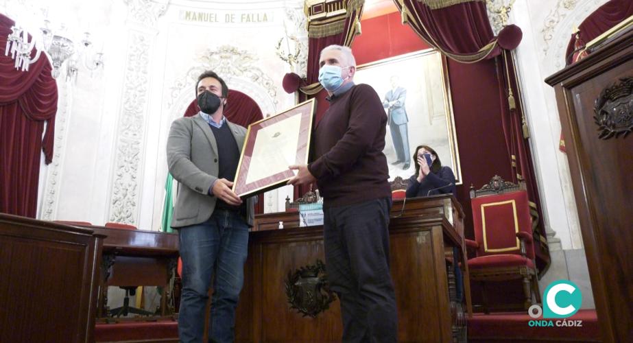 El alcalde José María González entrega la VI edición del Premio Jesús Gargallo al colectivo CEPA