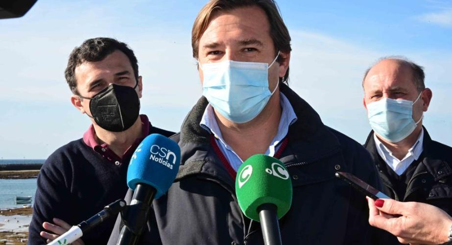 La rueda de prensa, previa a la convención del domingo, se ha celebrado en la playa de la Caleta. Antonio Repullo (PP-A): “El Gobierno de Juanma Moreno está transformando Andalucía desde el primer minuto".