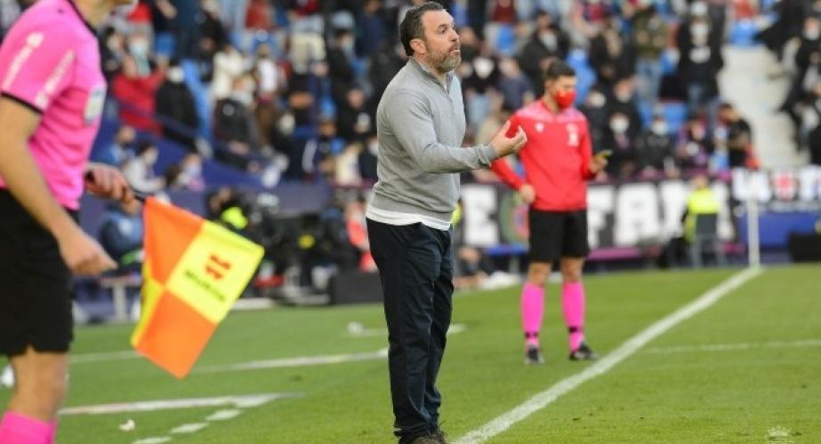Sergio González: "Querría darle mérito al anterior entrenador, Álvaro Cervera, porque a mí no me ha dado tiempo aún a hacer en el Cádiz CF lo que quiero hacer".