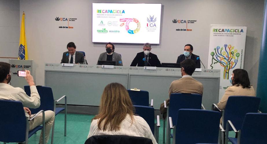 El Delegado de Medio Ambiente, el alcalde de Cádiz, el rector de la UCA y el gerente de Ecoembes presentan el X Recapacicla