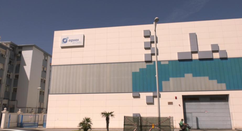 Aguas de Cádiz inicia la instalación de una planta fotovoltaica en la cubierta de La Martona