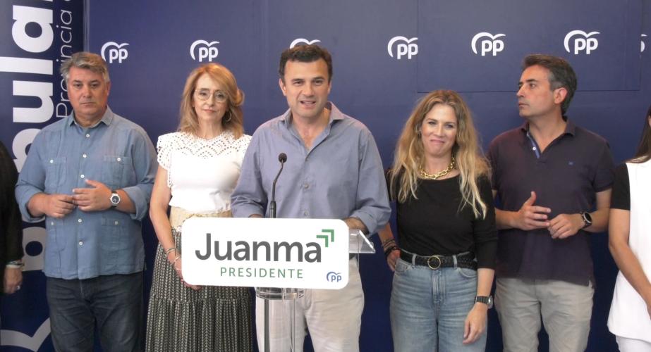 El presidente del PP de Cádiz con los nuevos diputados autonómicos