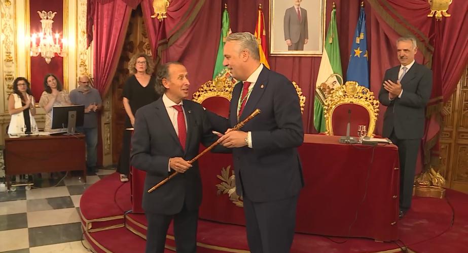 Juan Carlos Ruiz Boix toma posesión del cargo como presidente de Diputación 