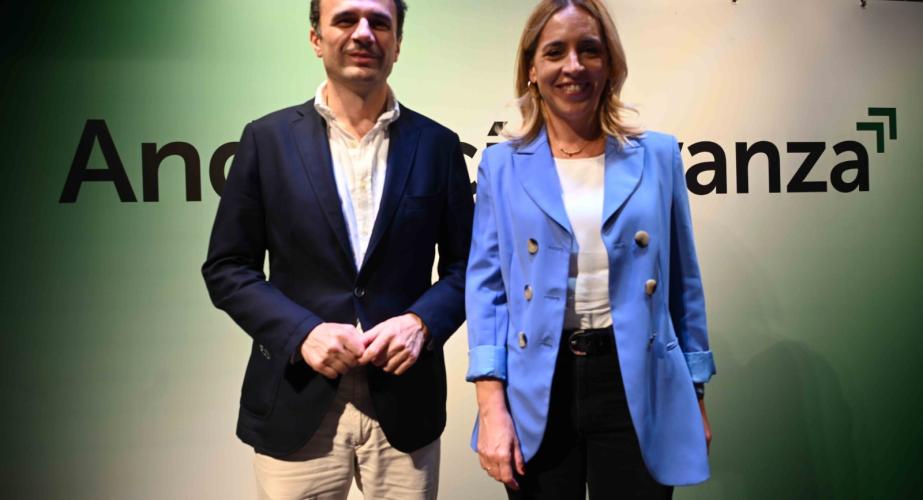 Almudena Martínez del Junco junto al presidente del PP provincial, Bruno García 