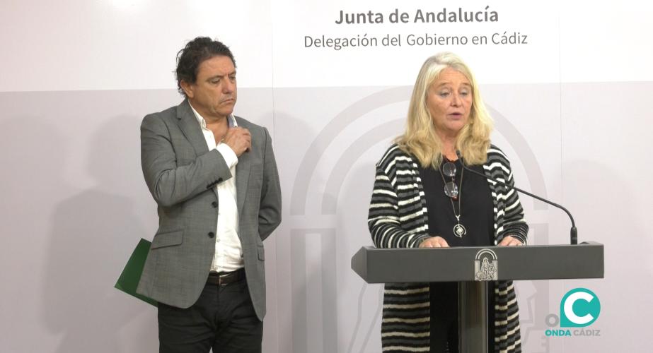 Mercedes Colombo y Daniel Sánchez durante la presentación de las ayudas