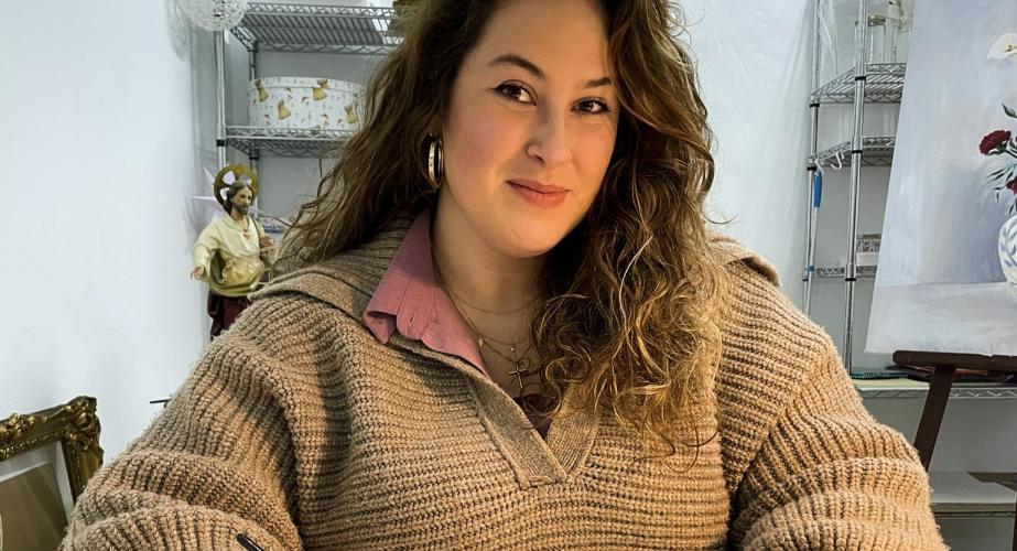 Lola Lobato es la joven artista designada por el Consejo de Hermandades para el cartel de la Juventud La artista ha realizado en 2017 el cartel de la Semana Santa de Ronda