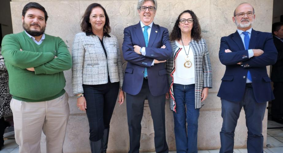 Foto de familia de los nuevos elegidos Foto de familia de los nuevos elegidos