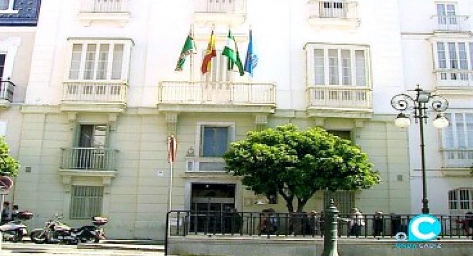 Imagen de la fachada de la sede de Uned Cádiz en la Plaza de San Antonio