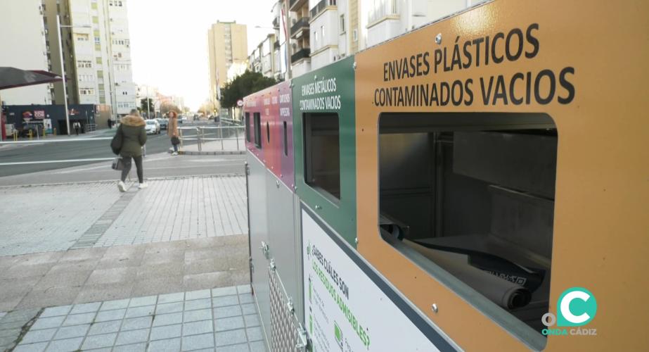 Los nuevos contenedores de punto limpio hoy en Cádiz.