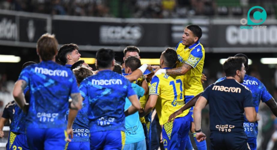 El equipo celebra uno de los tantos conseguidos en Castalia (Foto: Cádiz CF)