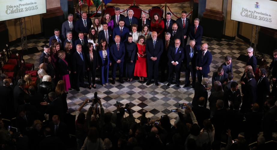 Todos los galardonados en una foto conjunta al final del acto