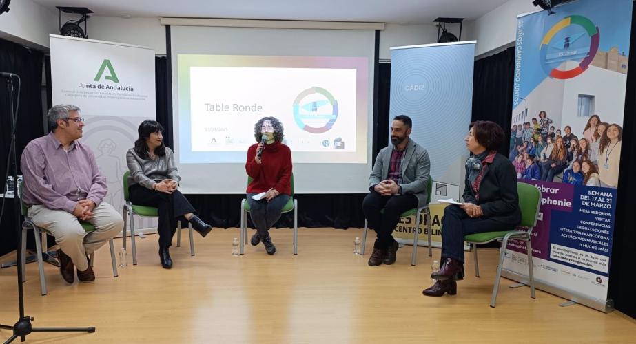 Autoridades y organizadores en la inauguración de los actos en el centro gaditano