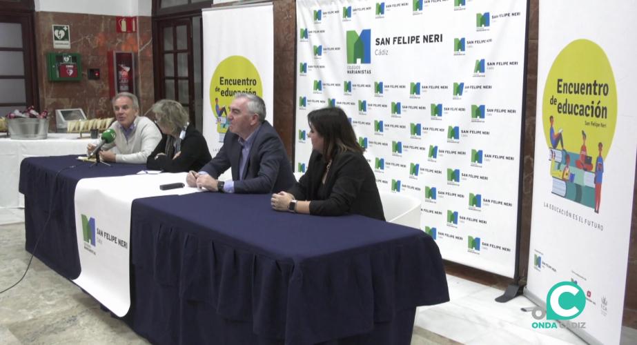 Mesa de presentación en el centro marianista de la capital gaditana