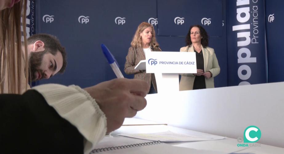 Un momento de la rueda de prensa en la sede del PP de la capital gaditana