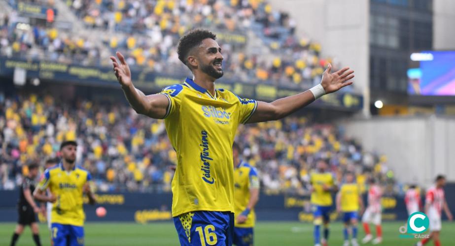 Chris Ramos celebra el tanto de la victoria (Foto: Cádiz CF)
