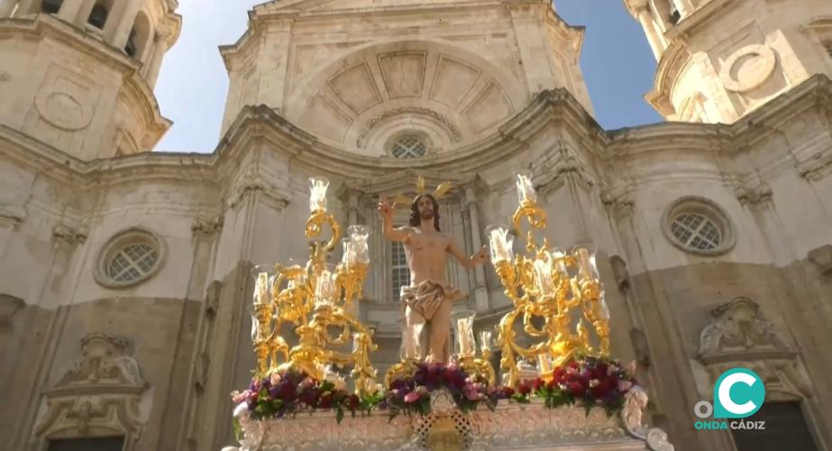 Imagen de la archicofradía del Resucitado a su salida de Catedral