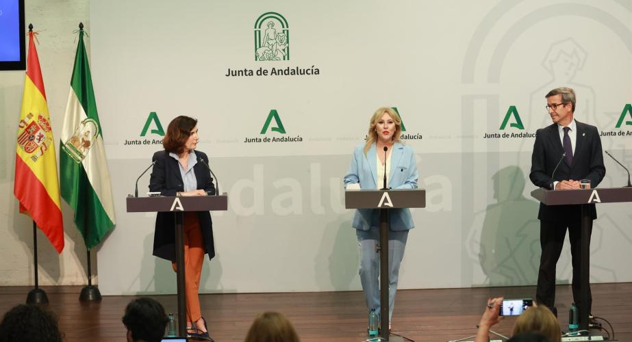 La consejera de Economía, Hacienda y Fondos Europeos y portavoz del Gobierno andaluz, Carolina España, interviene en la rueda de prensa posterior a la reunión semanal del Consejo de Gobierno andaluz.
