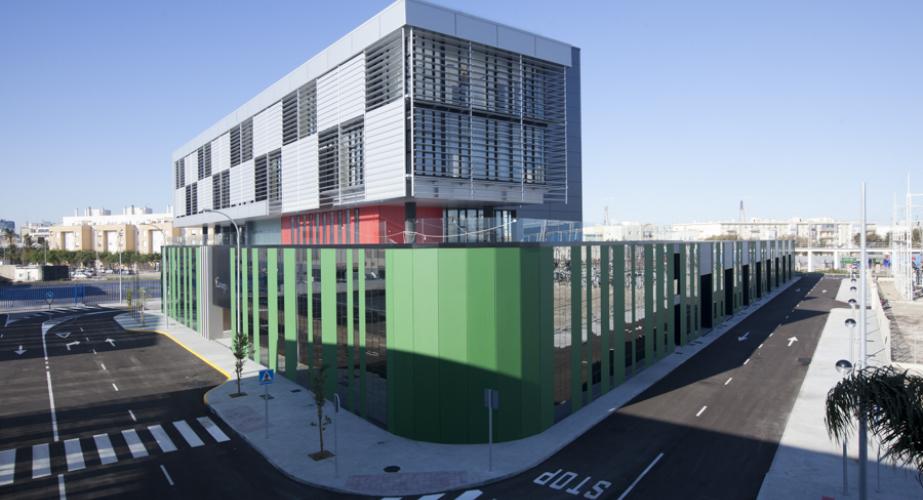 Edificio Europa, situado en el Recinto Interior de la Zona Franca de Cádiz. 