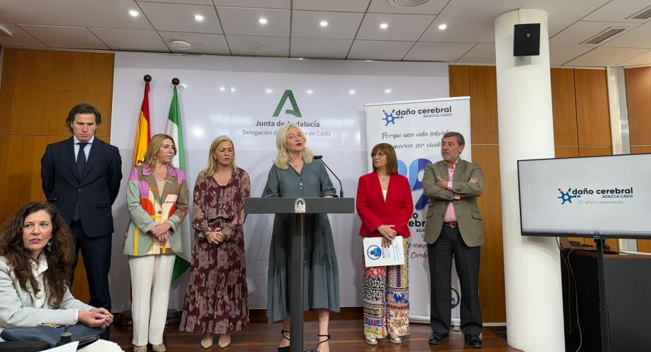 La delegada de la Junta en Cádiz, Mercedes Colombo, presenta los actos organizados por la Asociación de Daño Cerebral Adquirido de Cádiz.