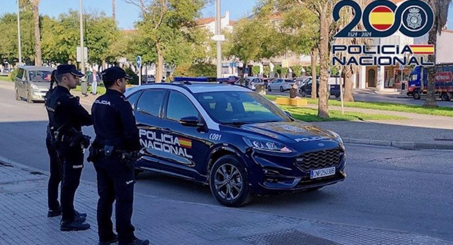 Agentes de la policía nacional patrullan en Jerez en una imagen de archivo