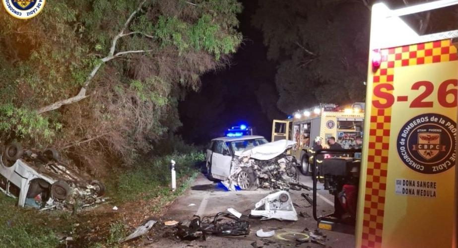 Colisión frontal entre dos vehículos registrada a última hora de este domingo en Castellar de la Frontera. 