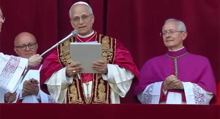 El nuevo pontifice en la bendicion Urbi e Orbi