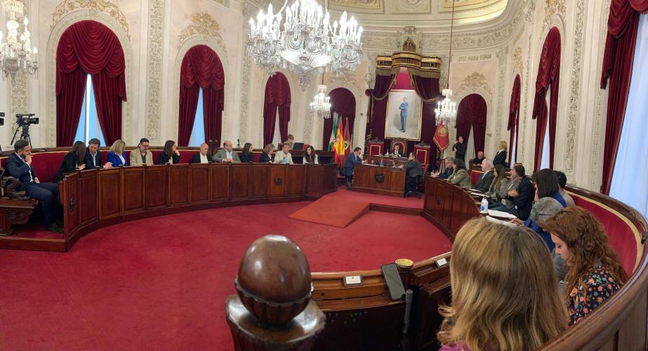 Sesión extraordinaria del Pleno en el Ayuntamiento de Cádiz, celebrado este 13 de mayo. 