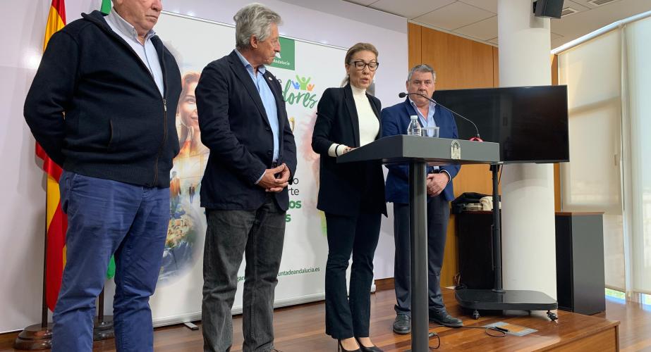 La delegada territorial de Turismo, Cultura y Deporte de la Junta en Cádiz, Tania Barcelona, informa sobre las ayudas de la 'Red de ganadores' de fomento del patrocinio deportivo. 