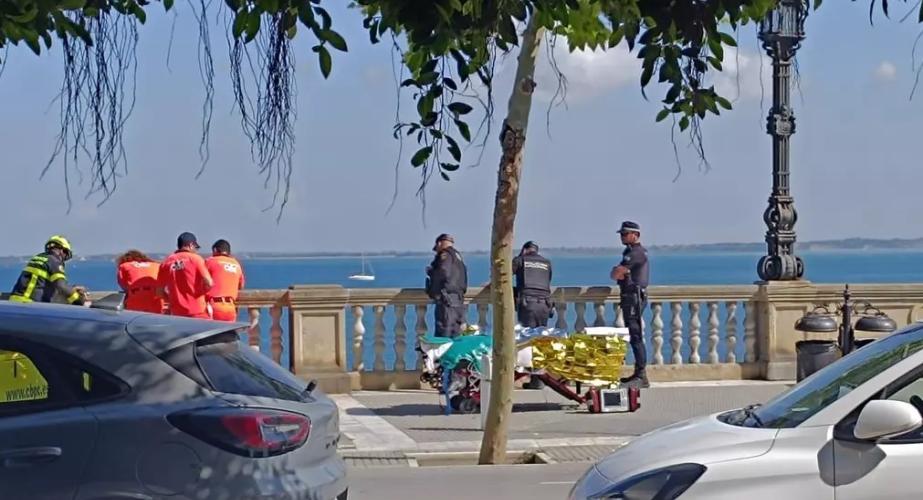 Bomberos, Policía Nacional, Policía Local y 061 han participado en el rescate. 