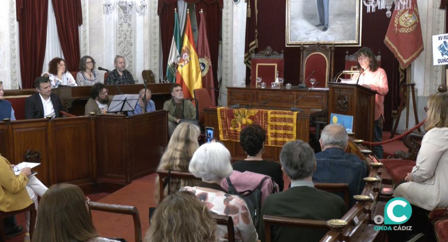 Mariela Quiñones, en su intervención en el inicio de la XV Ruta Quiñones en el Salón de Plenos del Ayuntamiento de Cádiz. 