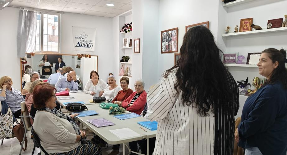 El primer encuentro ha sido en la sede de la Asociación Mujeres de Acero