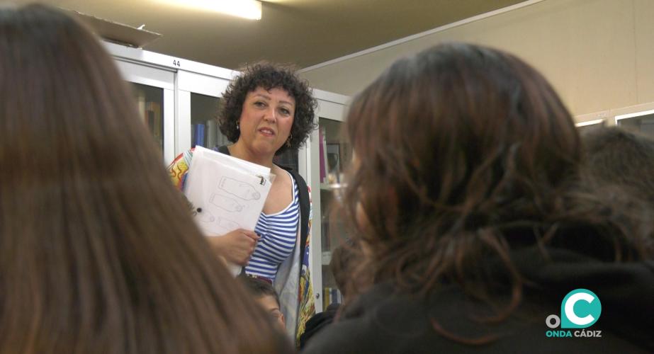 Niños y jóvenes asisten al taller “Creación de Stickers” con motivo del Día Internacional de los Museos. 